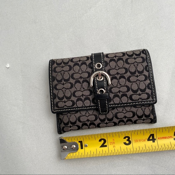Coach Signature logo canvas C logo polished nickel buckle wallet - Picture 5 of 7